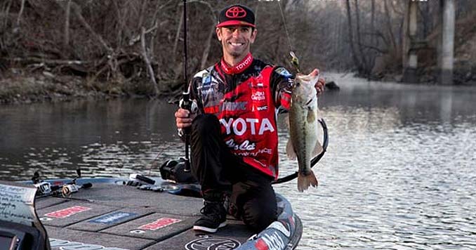  Mike Iaconelli bass fishing